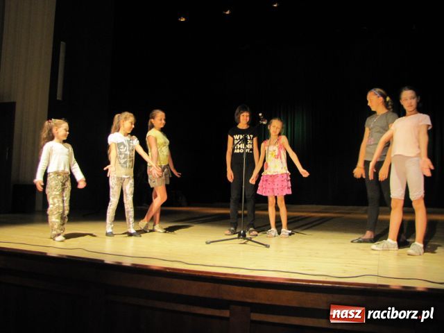 Zdjęcie w galerii na portalu naszraciborz.pl: Musical opanował Racibórz wiadomości z regionu