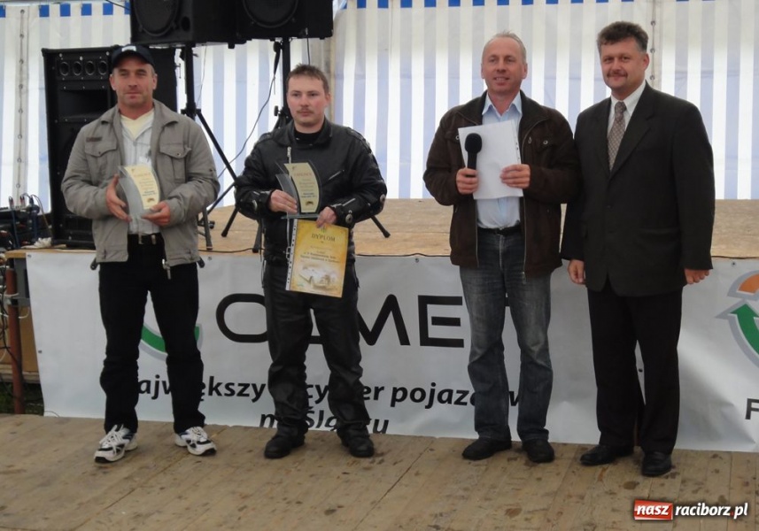 Zdjęcie w galerii na portalu naszraciborz.pl: Automobiliści zjeżdżają do Zabełkowa wiadomości z regionu