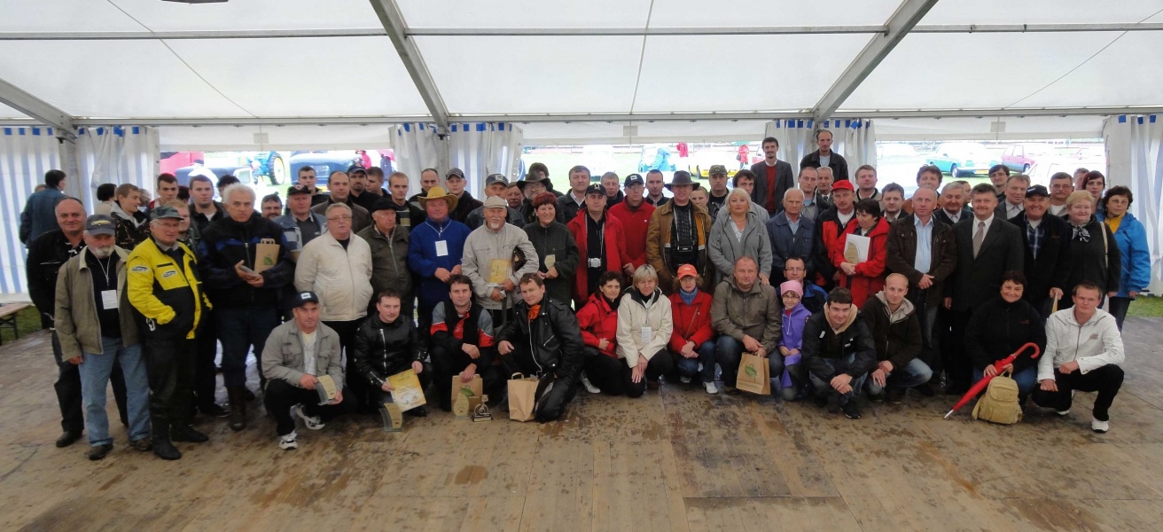 Zdjęcie w galerii na portalu naszraciborz.pl: Automobiliści zjeżdżają do Zabełkowa wiadomości z regionu