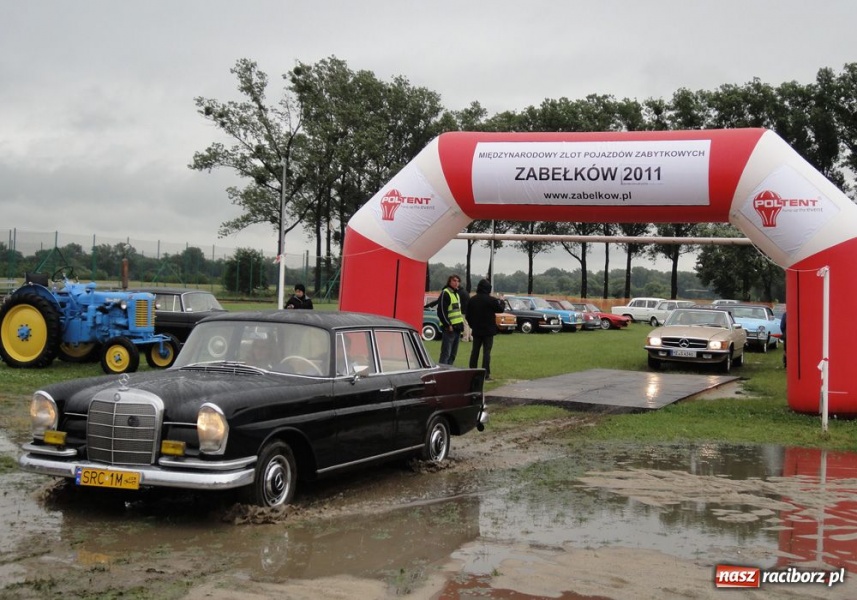 Zdjęcie w galerii na portalu naszraciborz.pl: Automobiliści zjeżdżają do Zabełkowa wiadomości z regionu