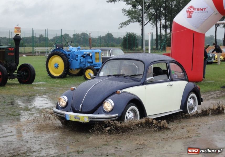 Zdjęcie w galerii na portalu naszraciborz.pl: Automobiliści zjeżdżają do Zabełkowa wiadomości z regionu