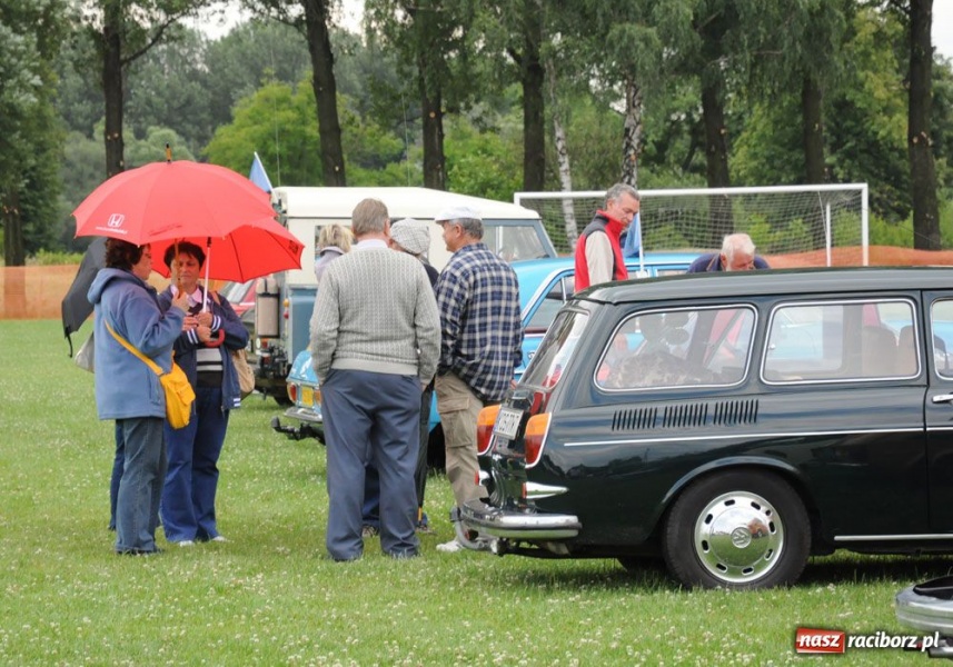 Zdjęcie w galerii na portalu naszraciborz.pl: Automobiliści zjeżdżają do Zabełkowa wiadomości z regionu