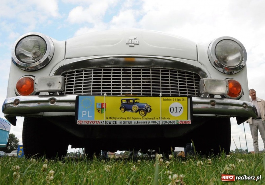 Zdjęcie w galerii na portalu naszraciborz.pl: Automobiliści zjeżdżają do Zabełkowa wiadomości z regionu