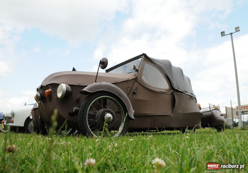 Zdjęcie w galerii na portalu naszraciborz.pl: Automobiliści zjeżdżają do Zabełkowa wiadomości z regionu