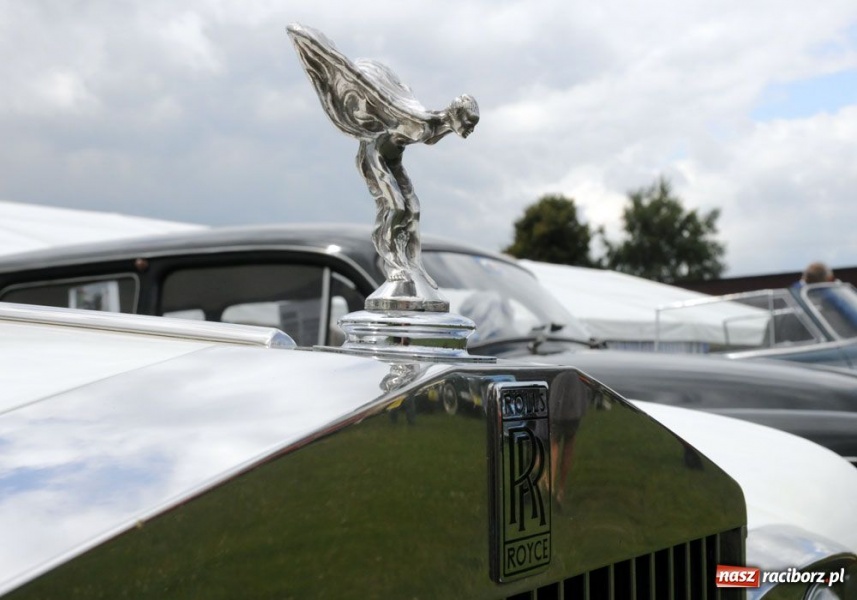 Zdjęcie w galerii na portalu naszraciborz.pl: Automobiliści zjeżdżają do Zabełkowa wiadomości z regionu