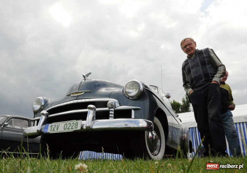 Zdjęcie w galerii na portalu naszraciborz.pl: Automobiliści zjeżdżają do Zabełkowa wiadomości z regionu