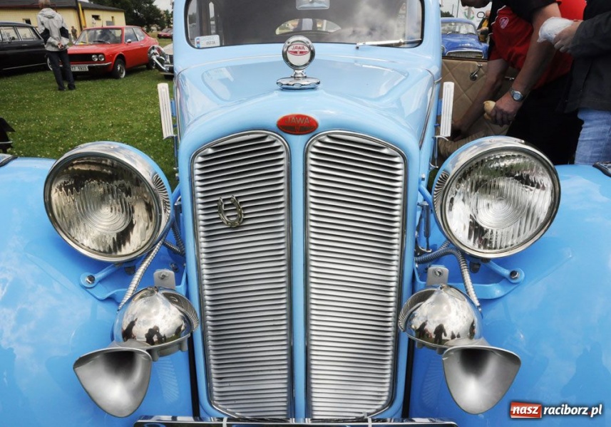 Zdjęcie w galerii na portalu naszraciborz.pl: Automobiliści zjeżdżają do Zabełkowa wiadomości z regionu