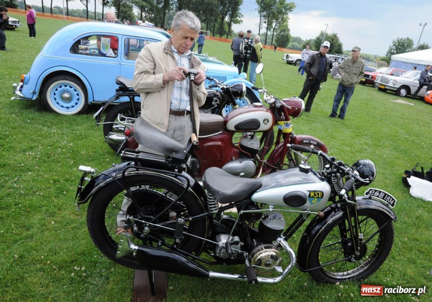 Zdjęcie w galerii na portalu naszraciborz.pl: Automobiliści zjeżdżają do Zabełkowa wiadomości z regionu