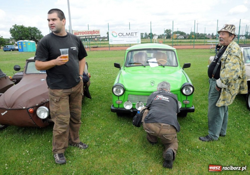 Zdjęcie w galerii na portalu naszraciborz.pl: Automobiliści zjeżdżają do Zabełkowa wiadomości z regionu