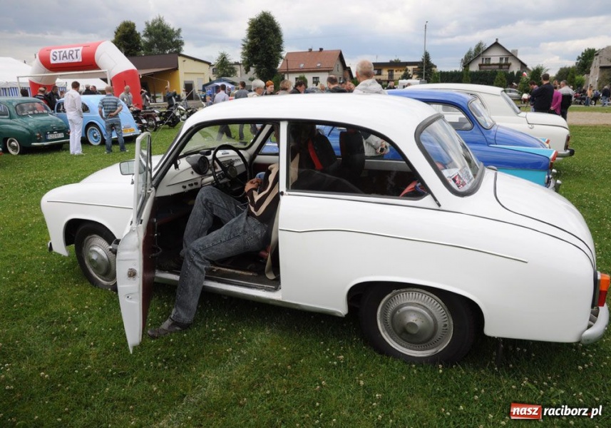 Zdjęcie w galerii na portalu naszraciborz.pl: Automobiliści zjeżdżają do Zabełkowa wiadomości z regionu
