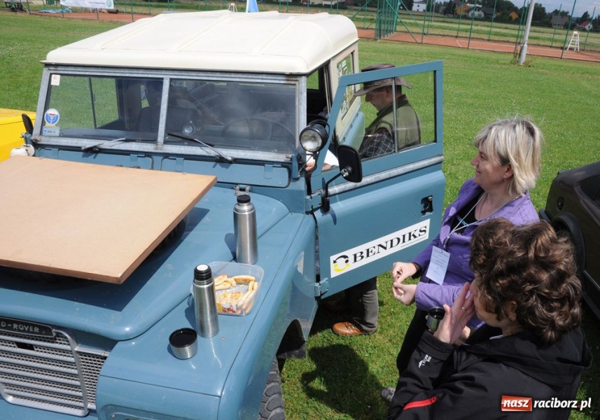 Zdjęcie w galerii na portalu naszraciborz.pl: Automobiliści zjeżdżają do Zabełkowa wiadomości z regionu