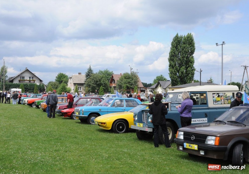 Zdjęcie w galerii na portalu naszraciborz.pl: Automobiliści zjeżdżają do Zabełkowa wiadomości z regionu