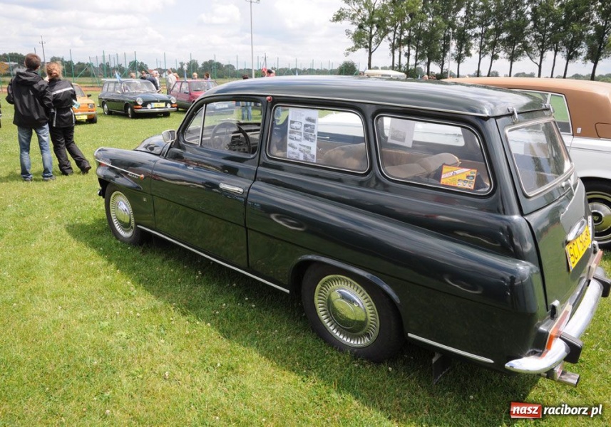 Zdjęcie w galerii na portalu naszraciborz.pl: Automobiliści zjeżdżają do Zabełkowa wiadomości z regionu