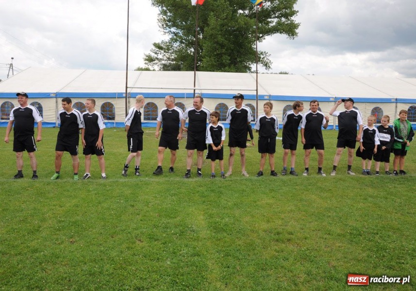 Zdjęcie w galerii na portalu naszraciborz.pl: W Cyprzanowie grali w schlagballa wiadomości z regionu