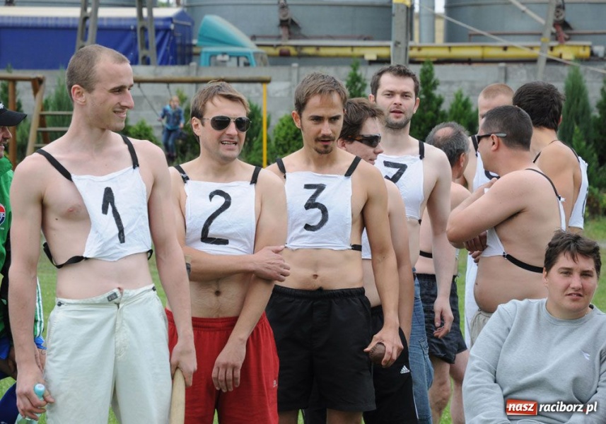 Zdjęcie w galerii na portalu naszraciborz.pl: W Cyprzanowie grali w schlagballa wiadomości z regionu