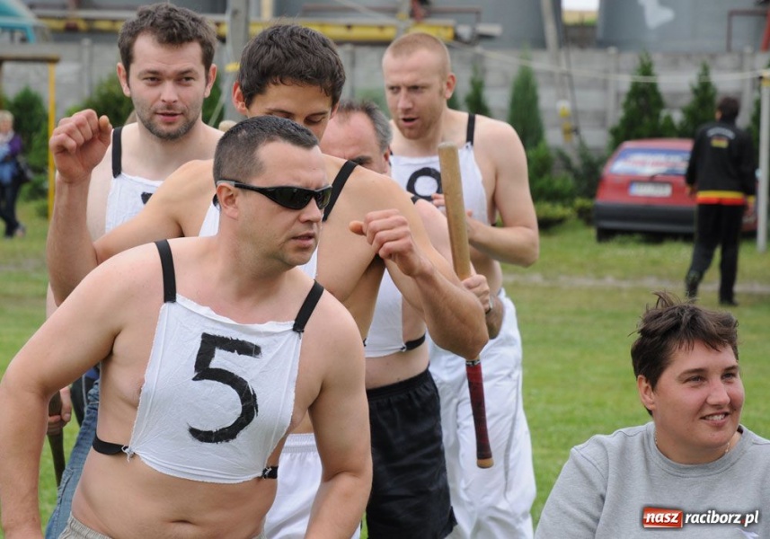 Zdjęcie w galerii na portalu naszraciborz.pl: W Cyprzanowie grali w schlagballa wiadomości z regionu