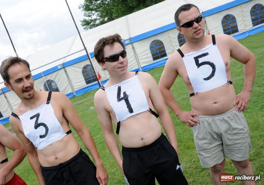 Zdjęcie w galerii na portalu naszraciborz.pl: W Cyprzanowie grali w schlagballa wiadomości z regionu