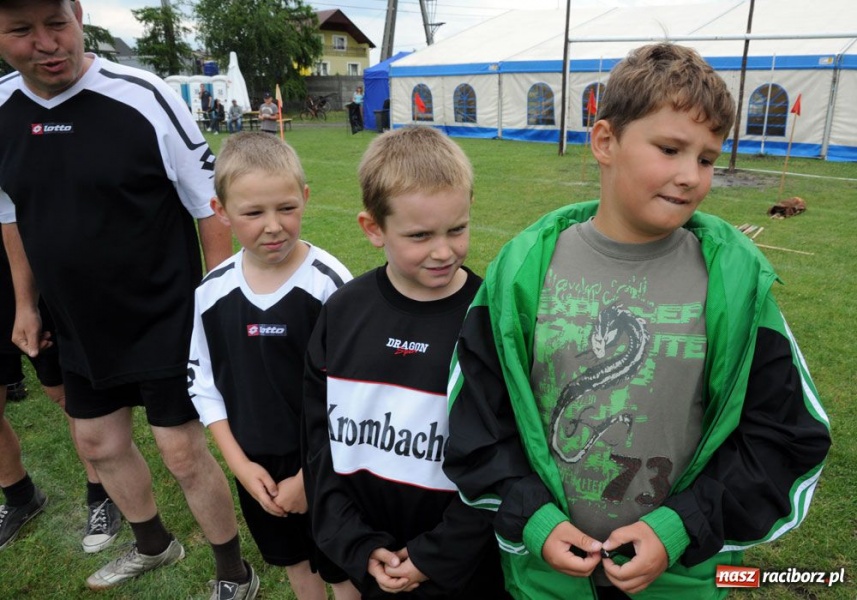 Zdjęcie w galerii na portalu naszraciborz.pl: W Cyprzanowie grali w schlagballa wiadomości z regionu