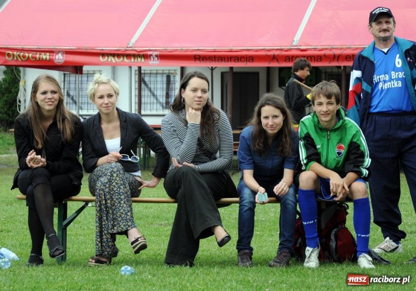 Zdjęcie w galerii na portalu naszraciborz.pl: W Cyprzanowie grali w schlagballa wiadomości z regionu