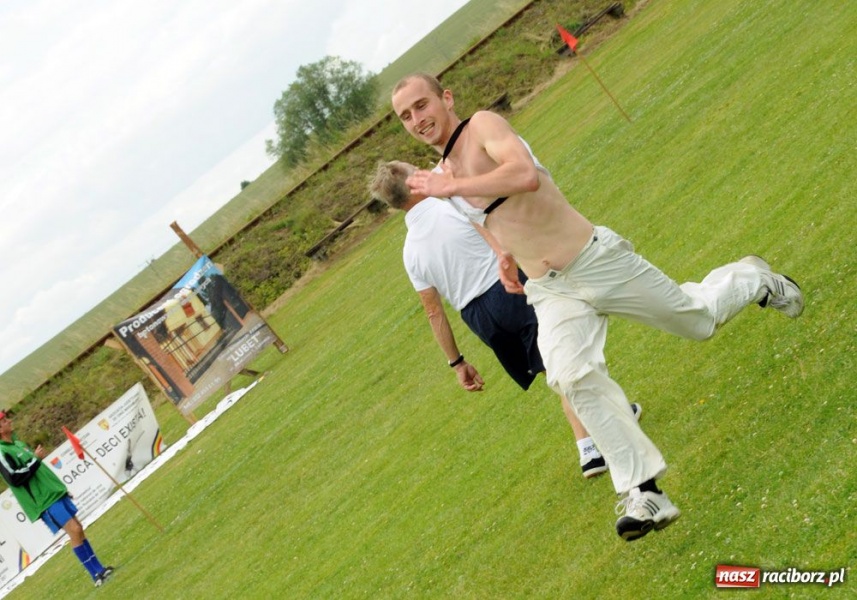 Zdjęcie w galerii na portalu naszraciborz.pl: W Cyprzanowie grali w schlagballa wiadomości z regionu