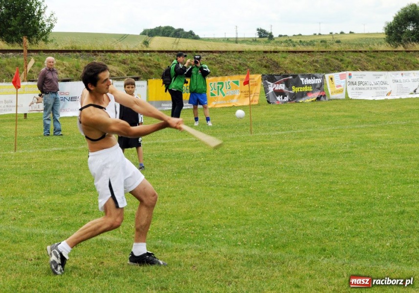 Zdjęcie w galerii na portalu naszraciborz.pl: W Cyprzanowie grali w schlagballa wiadomości z regionu