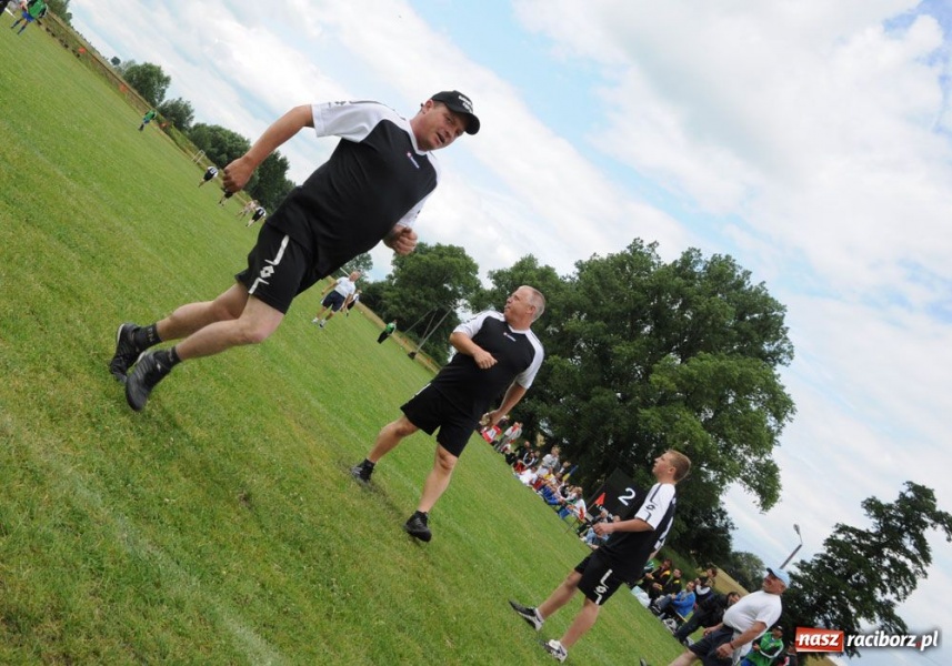 Zdjęcie w galerii na portalu naszraciborz.pl: W Cyprzanowie grali w schlagballa wiadomości z regionu