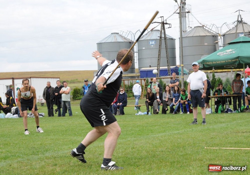 Zdjęcie w galerii na portalu naszraciborz.pl: W Cyprzanowie grali w schlagballa wiadomości z regionu