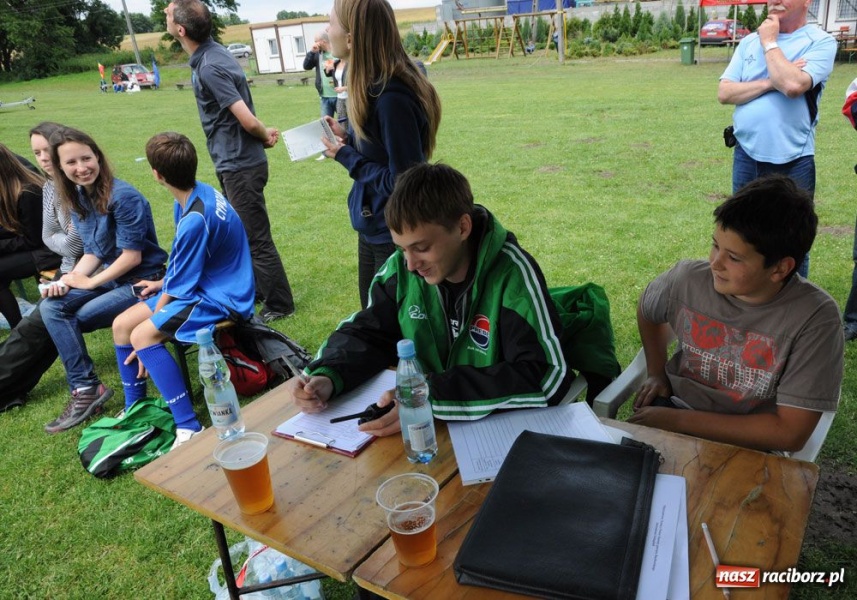 Zdjęcie w galerii na portalu naszraciborz.pl: W Cyprzanowie grali w schlagballa wiadomości z regionu