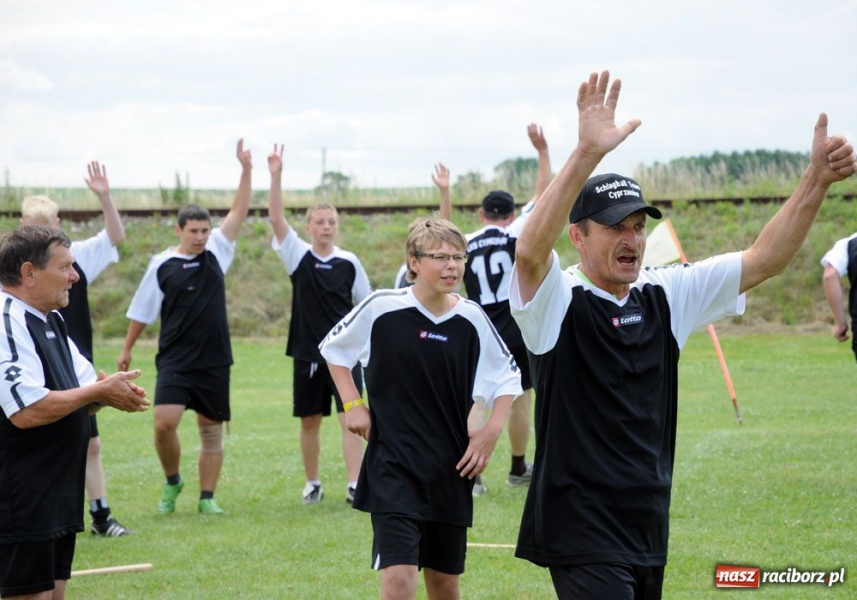 Zdjęcie w galerii na portalu naszraciborz.pl: W Cyprzanowie grali w schlagballa wiadomości z regionu