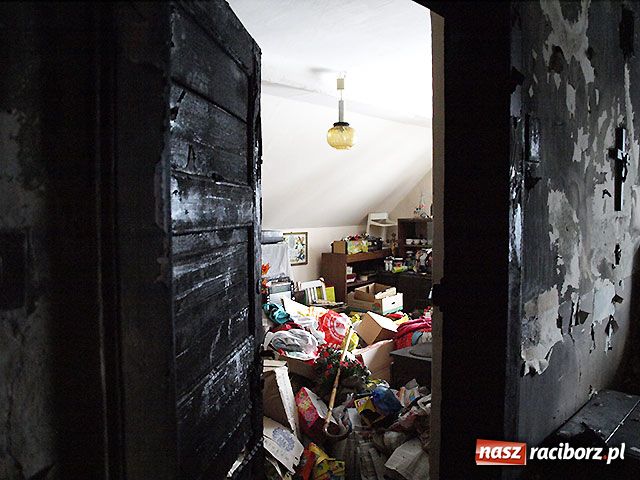 Zdjęcie w galerii na portalu naszraciborz.pl: O krok od tragedii. Pożar góry śmieci wiadomości z regionu