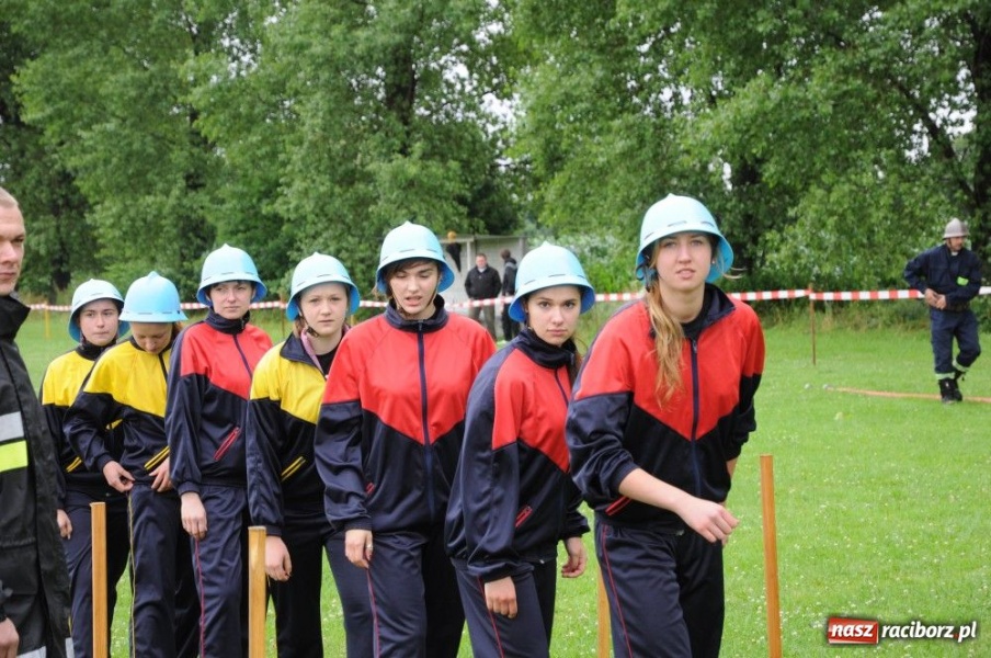 Zdjęcie w galerii na portalu naszraciborz.pl: W Bieńkowicach walczyli na sikawkach wiadomości z regionu