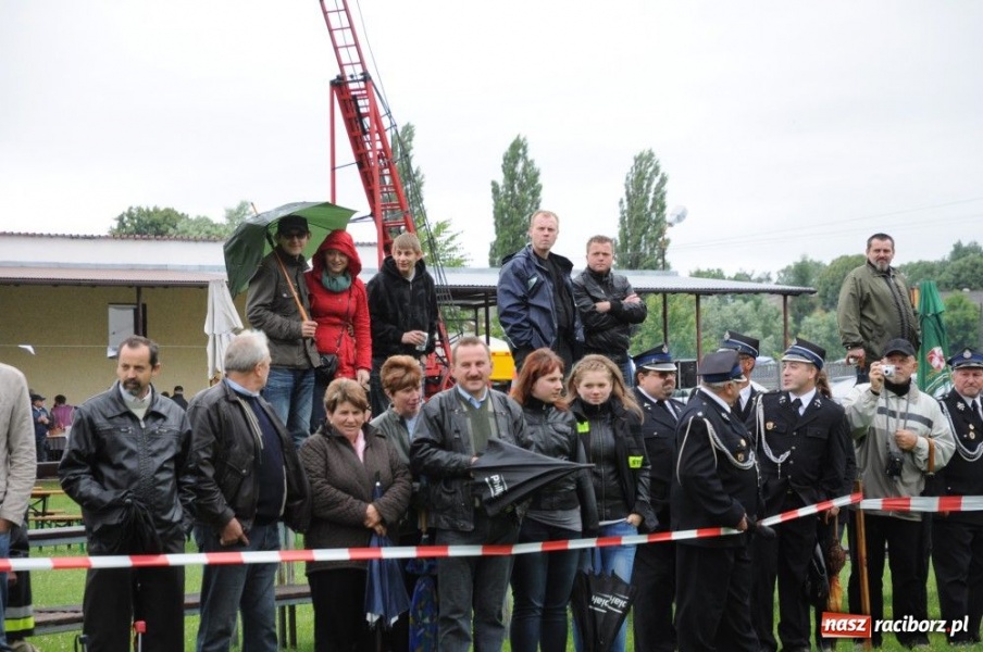 Zdjęcie w galerii na portalu naszraciborz.pl: W Bieńkowicach walczyli na sikawkach wiadomości z regionu