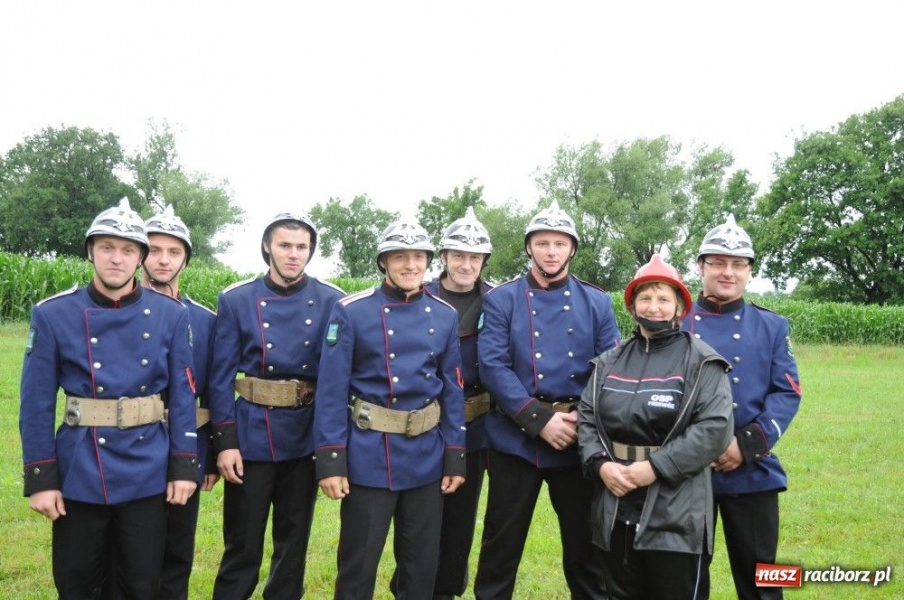 Zdjęcie w galerii na portalu naszraciborz.pl: W Bieńkowicach walczyli na sikawkach wiadomości z regionu