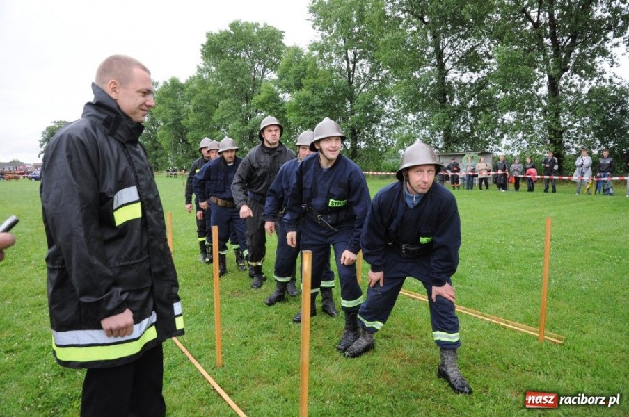 Zdjęcie w galerii na portalu naszraciborz.pl: W Bieńkowicach walczyli na sikawkach wiadomości z regionu