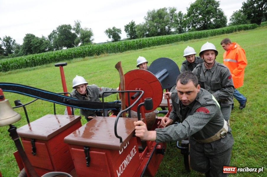 Zdjęcie w galerii na portalu naszraciborz.pl: W Bieńkowicach walczyli na sikawkach wiadomości z regionu