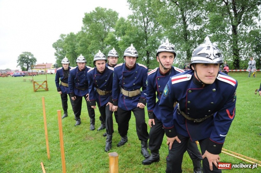 Zdjęcie w galerii na portalu naszraciborz.pl: W Bieńkowicach walczyli na sikawkach wiadomości z regionu