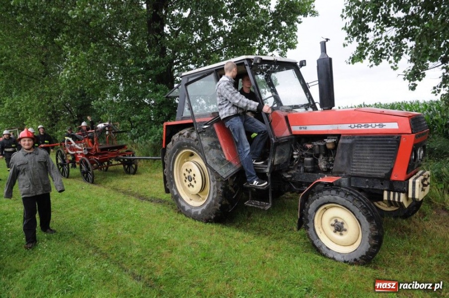 Zdjęcie w galerii na portalu naszraciborz.pl: W Bieńkowicach walczyli na sikawkach wiadomości z regionu