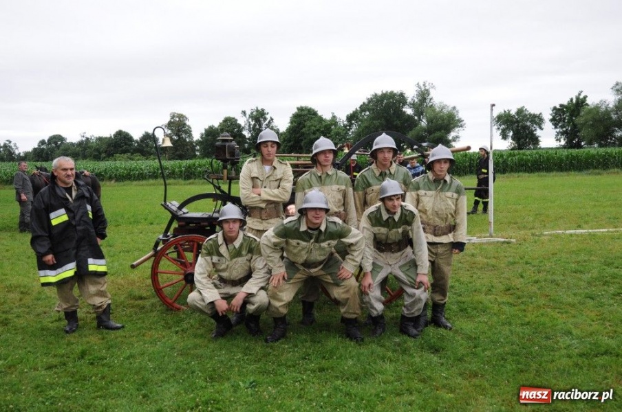 Zdjęcie w galerii na portalu naszraciborz.pl: W Bieńkowicach walczyli na sikawkach wiadomości z regionu
