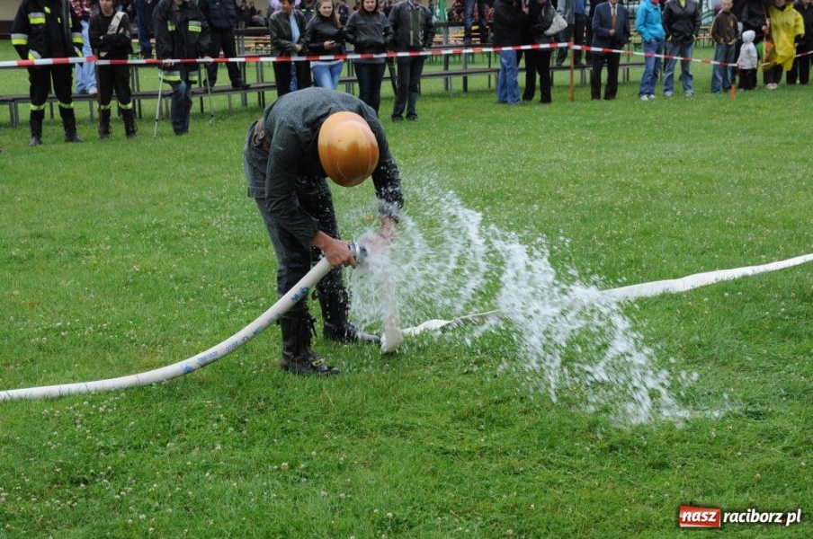 Zdjęcie w galerii na portalu naszraciborz.pl: W Bieńkowicach walczyli na sikawkach wiadomości z regionu