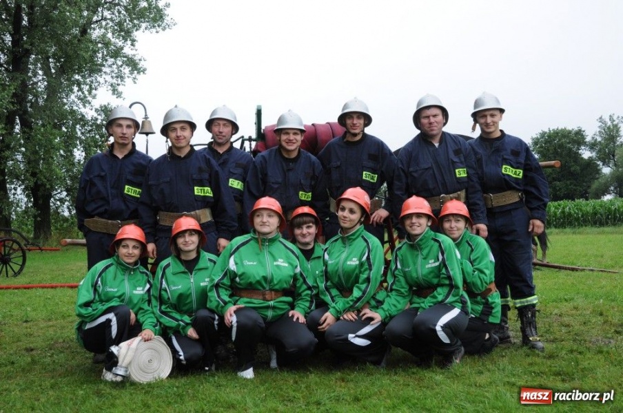 Zdjęcie w galerii na portalu naszraciborz.pl: W Bieńkowicach walczyli na sikawkach wiadomości z regionu