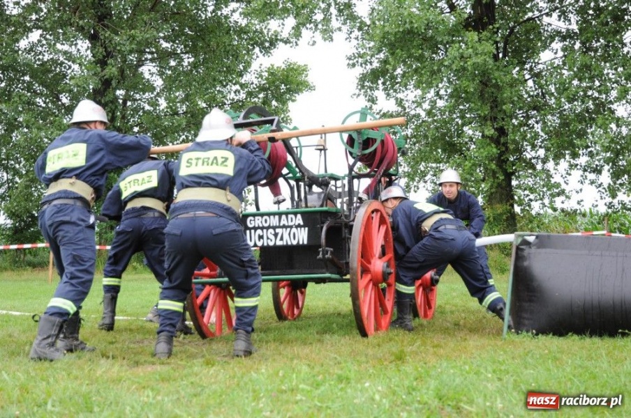 Zdjęcie w galerii na portalu naszraciborz.pl: W Bieńkowicach walczyli na sikawkach wiadomości z regionu