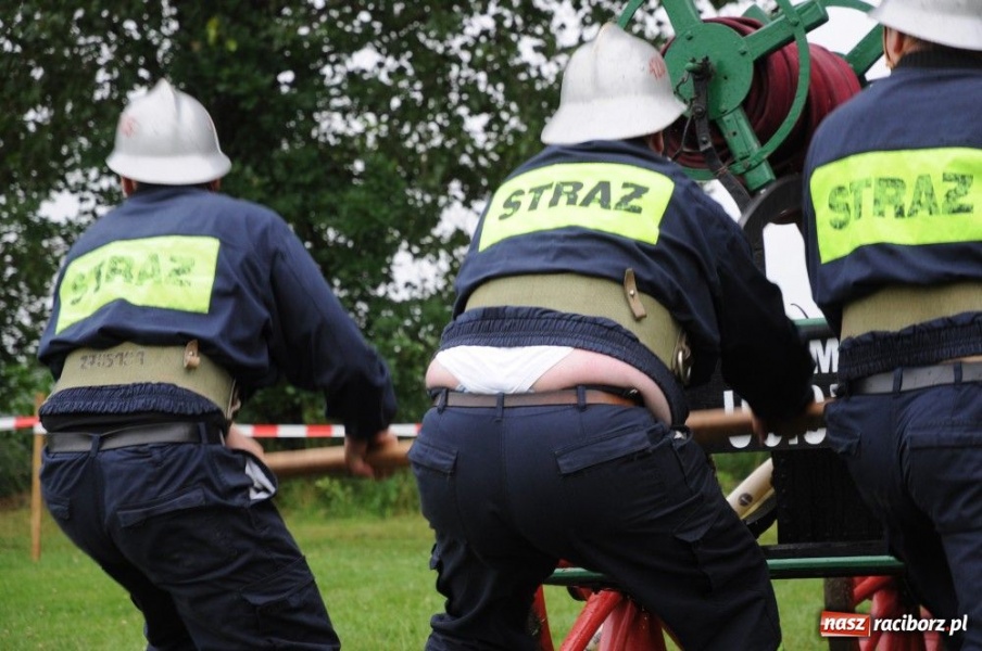 Zdjęcie w galerii na portalu naszraciborz.pl: W Bieńkowicach walczyli na sikawkach wiadomości z regionu