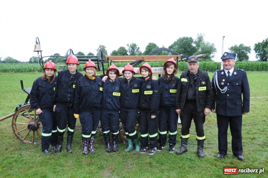 Zdjęcie w galerii na portalu naszraciborz.pl: W Bieńkowicach walczyli na sikawkach wiadomości z regionu