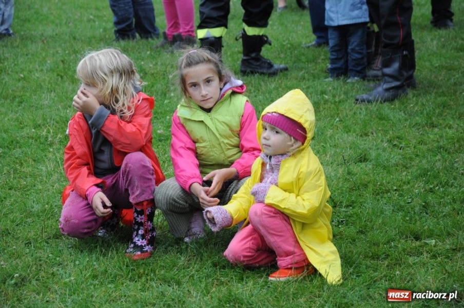 Zdjęcie w galerii na portalu naszraciborz.pl: W Bieńkowicach walczyli na sikawkach wiadomości z regionu