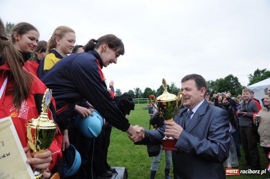 Zdjęcie w galerii na portalu naszraciborz.pl: W Bieńkowicach walczyli na sikawkach wiadomości z regionu
