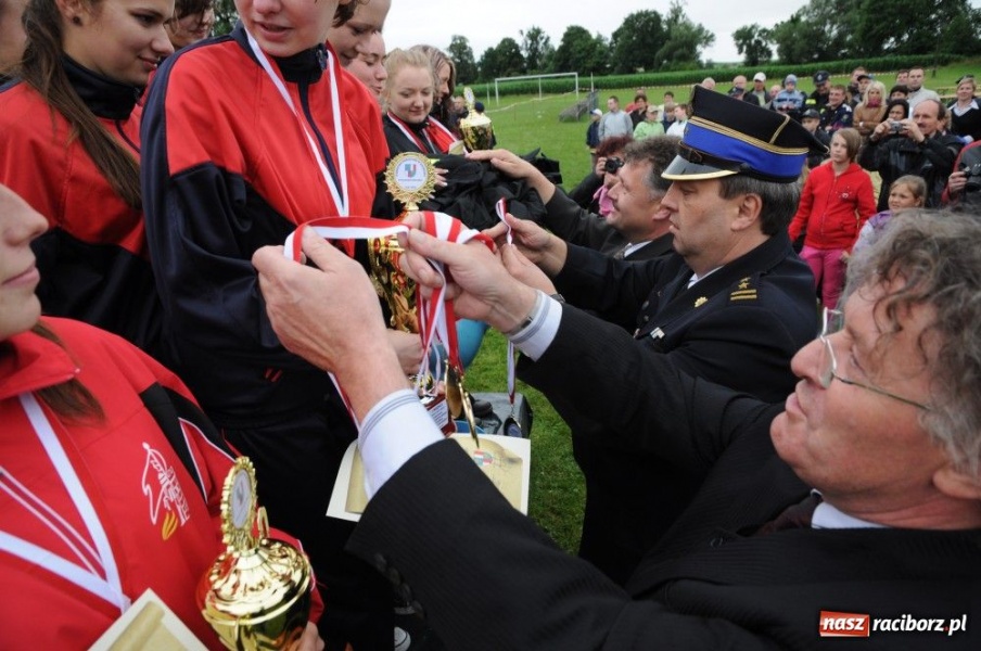Zdjęcie w galerii na portalu naszraciborz.pl: W Bieńkowicach walczyli na sikawkach wiadomości z regionu