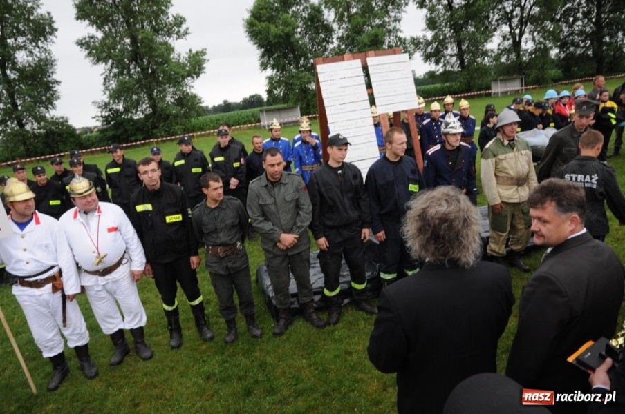 Zdjęcie w galerii na portalu naszraciborz.pl: W Bieńkowicach walczyli na sikawkach wiadomości z regionu