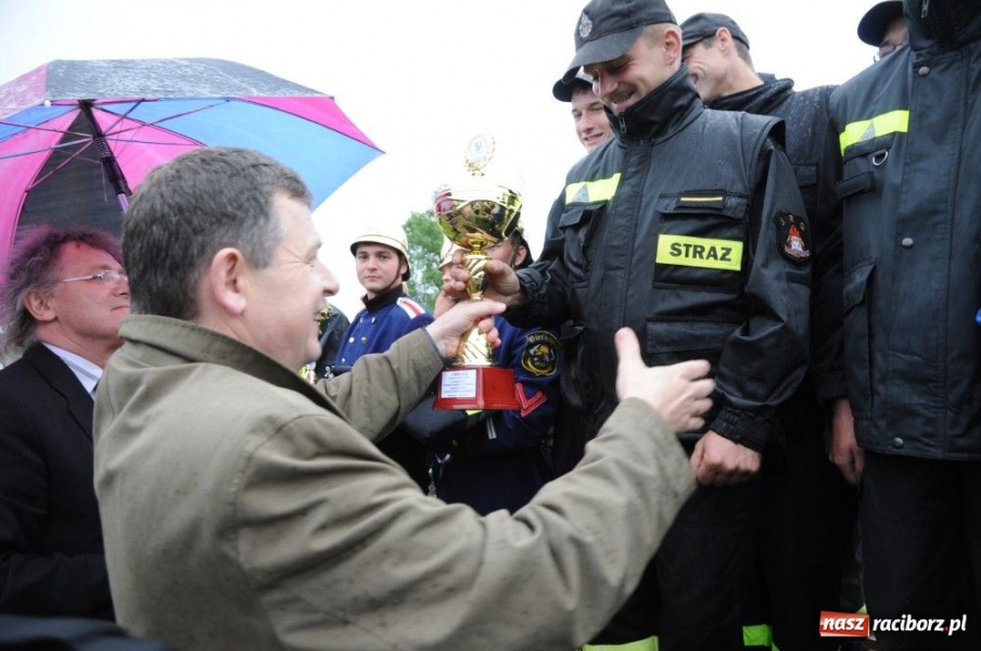 Zdjęcie w galerii na portalu naszraciborz.pl: W Bieńkowicach walczyli na sikawkach wiadomości z regionu
