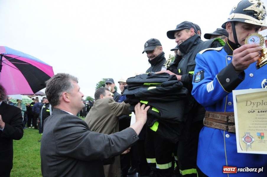 Zdjęcie w galerii na portalu naszraciborz.pl: W Bieńkowicach walczyli na sikawkach wiadomości z regionu
