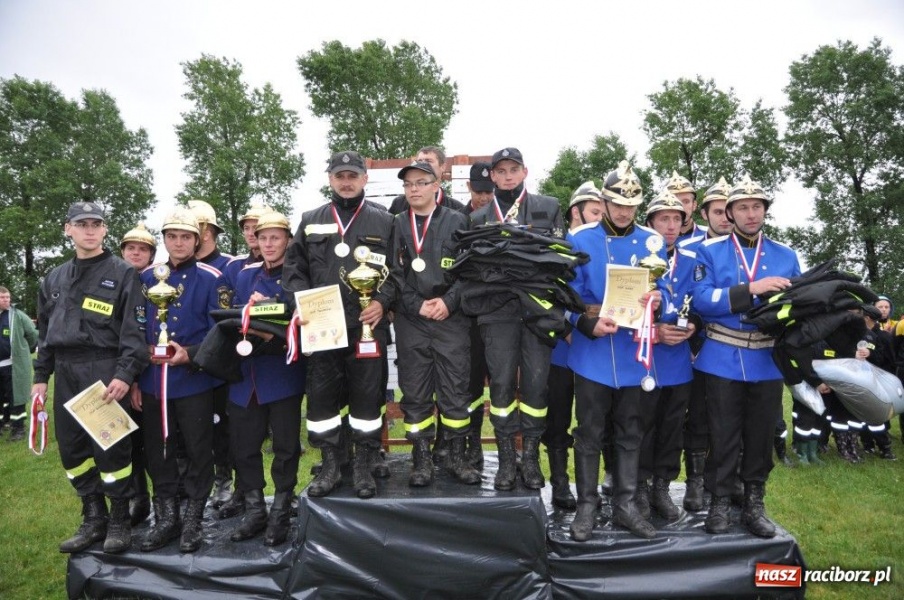 Zdjęcie w galerii na portalu naszraciborz.pl: W Bieńkowicach walczyli na sikawkach wiadomości z regionu